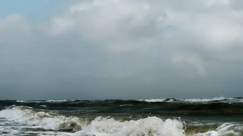Slow-moving Ocean Waves on restless sea Video stock 107985136