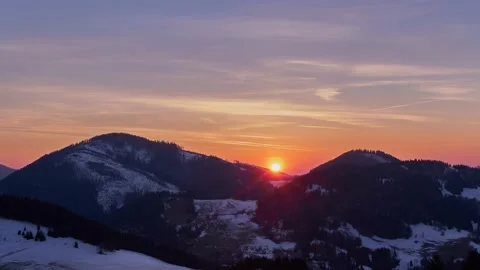Slow moving sun. Orange sky with fine clouds. Video stock 152473818