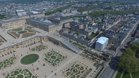 Slow one minute drone séquence flying over Palais de Versailles in France Stock Footage 114715345