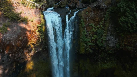 Slow orbital view around Falls Creek Falls waterfall flowing with cold water 動画素材 337617520