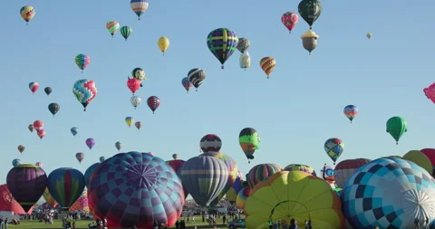 Slow Pan Across Launch Field at Albuquerque International Balloon Fiesta Ma.. Vidéo 335669096