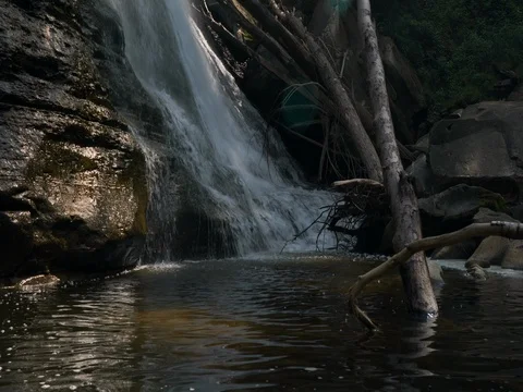Slow pan at the base of Brandywine Falls in Cuyahoga Valley Stock Footage 77167332