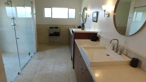 Slow pan of bathroom at the the Martini House in Palm Springs Video stock 75463557