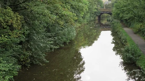 Slow pan from high level showing a canal and the towpath Video stock 117433045