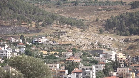 Slow Pan Over Mountain Town in Israel Видео 78542478
