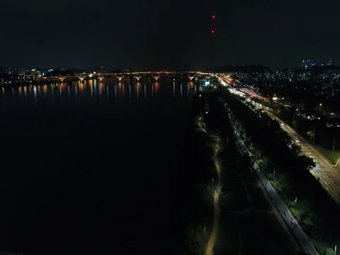 Slow push forward over a park and toward a bridge in Seoul Stock Footage 78125182