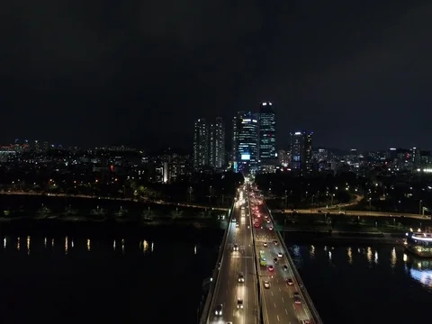 Slow push over city traffic and toward city buildings in Seoul Stock Footage 78127754