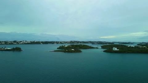 Slow Push Towards Hamilton Harbour from the North-East 動画素材 197008958
