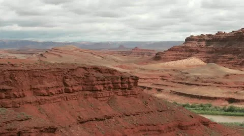Slow right-pan of a time-lapse shot of Utah's Mexican Hat Canyon. Video stock 11518988