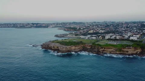 Slow rising shot over Mark's Park near Bronte Beach, Sydney, 4K Video stock 241412713