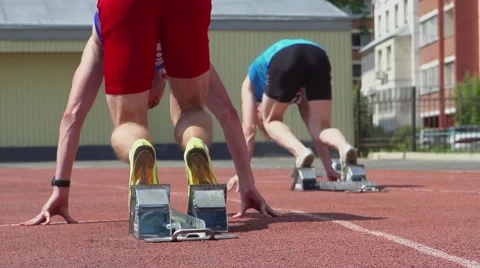 SLOW - A runner start from a starting blocks - back view Видео 64523181