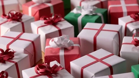 Slow slide over lots of wrapped presents - christmas or other events Видео 81228863