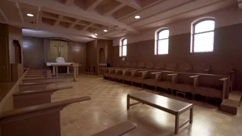 Slow Tilt of Empty Chapel 库存影片 145990399