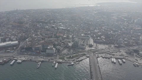 Slow tracking across Istanbul 動画素材 329189489