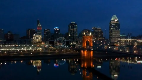Slow tracking shot of Cincinnati skyline in the evening Stock-Footage 100416550
