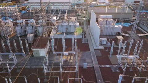 Slow tracking shot of electrical substation Видео 208670950