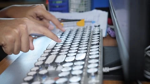 Slow typing no skill of typing 動画素材 243419600