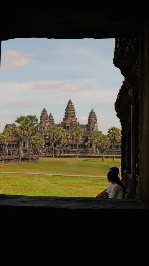 Slow vertical reveal through a window inside of Southern Library frames a Stock Footage 327483186