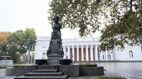 Slow wrap around statue bust in Odessa Ukraine in autumn 4K slow motion Stock Footage 122546548