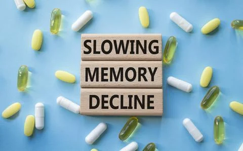 Slowing Memory Decline symbol. Concept words Slowing Memory Decline on wood.. Foto stock