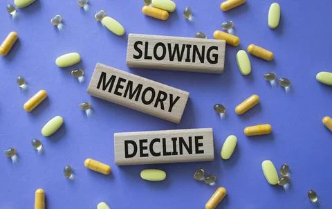Slowing Memory Decline symbol. Concept words Slowing Memory Decline on wood.. Foto stock