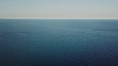A slowly dropping panoramic view of Chicago from the side of the lake, Stock Footage 83530831