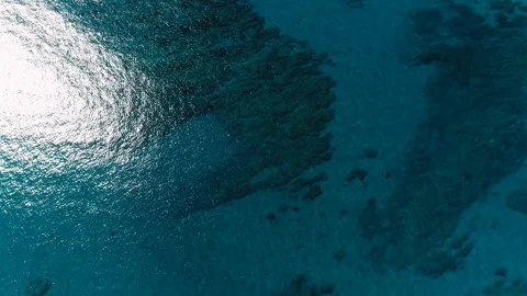 Slowly flying over clear blue water looking down outside Waikiki, Honolulu. Video stock 109367317