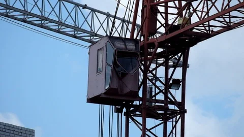 Slowly turning cab of an old tower crane Video stock 128818636