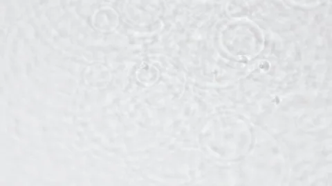 Slowmo falling rain drops, transparent water surface splash, ripple wave texture Stockbeeldmateriaal 252957357