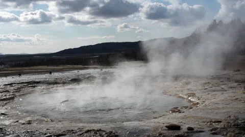 Slowmo geyser down HQ 스톡 동영상 24889801