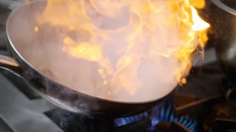 Slowmotion of Fire in a Cooking Pan Video stock 125420233