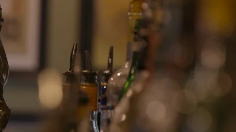 SLOWMOTION SHALLOW DEPTH OF FIELD STOCKED BAR Video stock 110784966