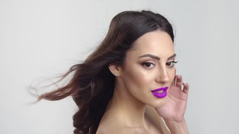 Slowmotion Windy Portrait Видео 119153985