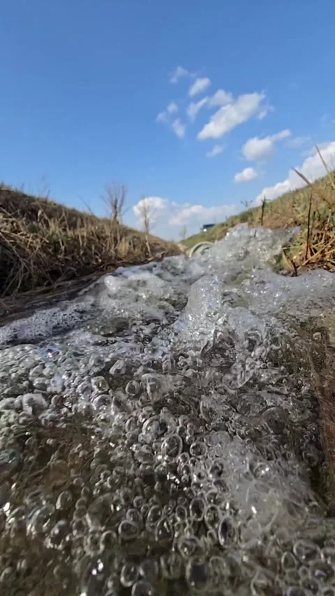Sludge and dirty water being pumped through large hose onto meadow during f.. Video stock 331120580