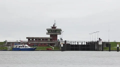 Sluice gates would be open Vidéo 61801026