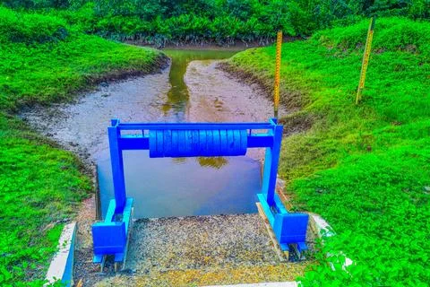 A sluice structure attached to the canal of a drainage system Foto stock