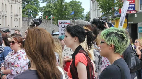 Slutwalk crowd clapping Video stock 5976203