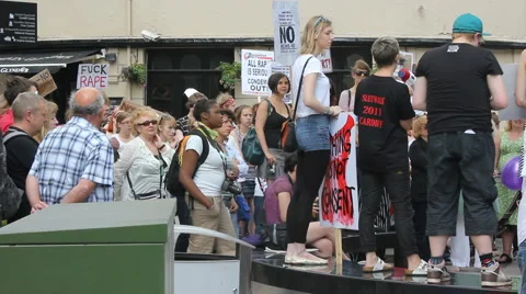 Slutwalk pan speech to crowd Video stock 5979613
