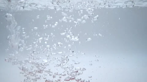 Small Air water bubbles floating up water surface. Vidéo 189707109