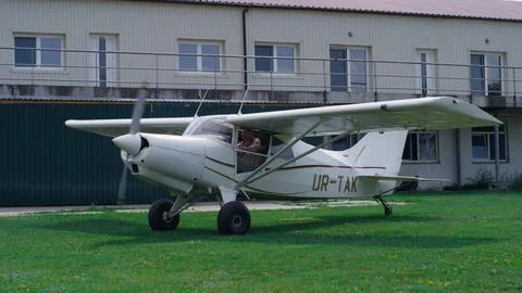 Small airplane starting engine ready taking off. Plane preparing to flight. Foto stock