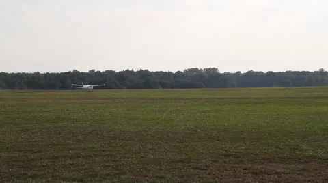 Small airplane take off Stockbeeldmateriaal 22918169