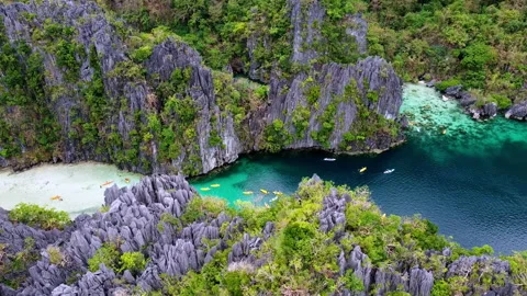 Small and large lagoon in El Nido on the island of Palawan, Philippines, filmed Vídeo Stock 246944423