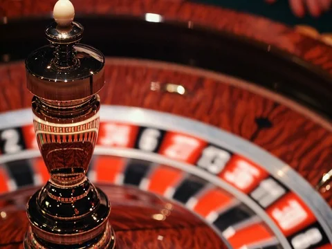 The small ball falls into the slot as the Roulette Wheel spins 動画素材 73589550