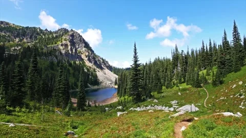 Small beautiful alpine lake in the mountainside along the Palisades Lakes Trail, Stock Footage 332091250