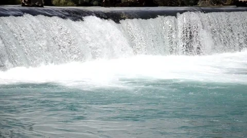 Small beautiful waterfall inside forest in the park 库存影片 133342285