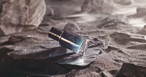 Small blue perfume in environment volcanic sand and rocks. Vidéo 335107913