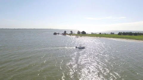 Small boat off of beach shore 库存影片 76379367