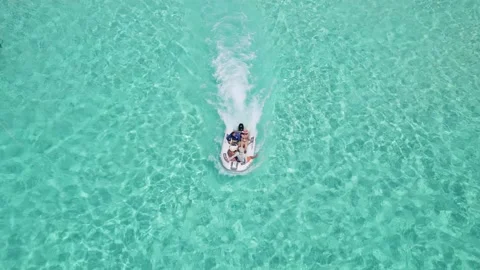 Small boat at Bimini beach Video stock 232437472