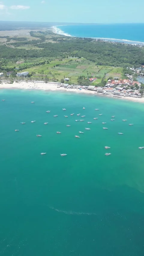 Small boat on the coast 動画素材 236455229