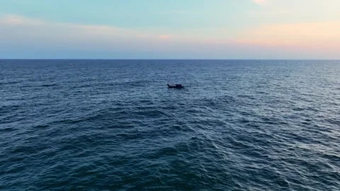 Small boat drifting on wide blue sea Vídeo Stock 335440488